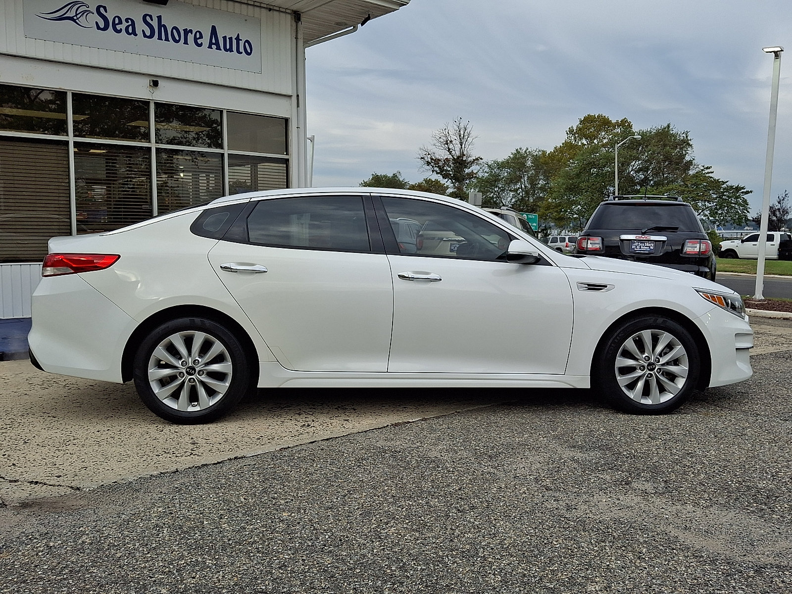 Used 2017 Kia Optima EX w/ Premium Package FWD image 7