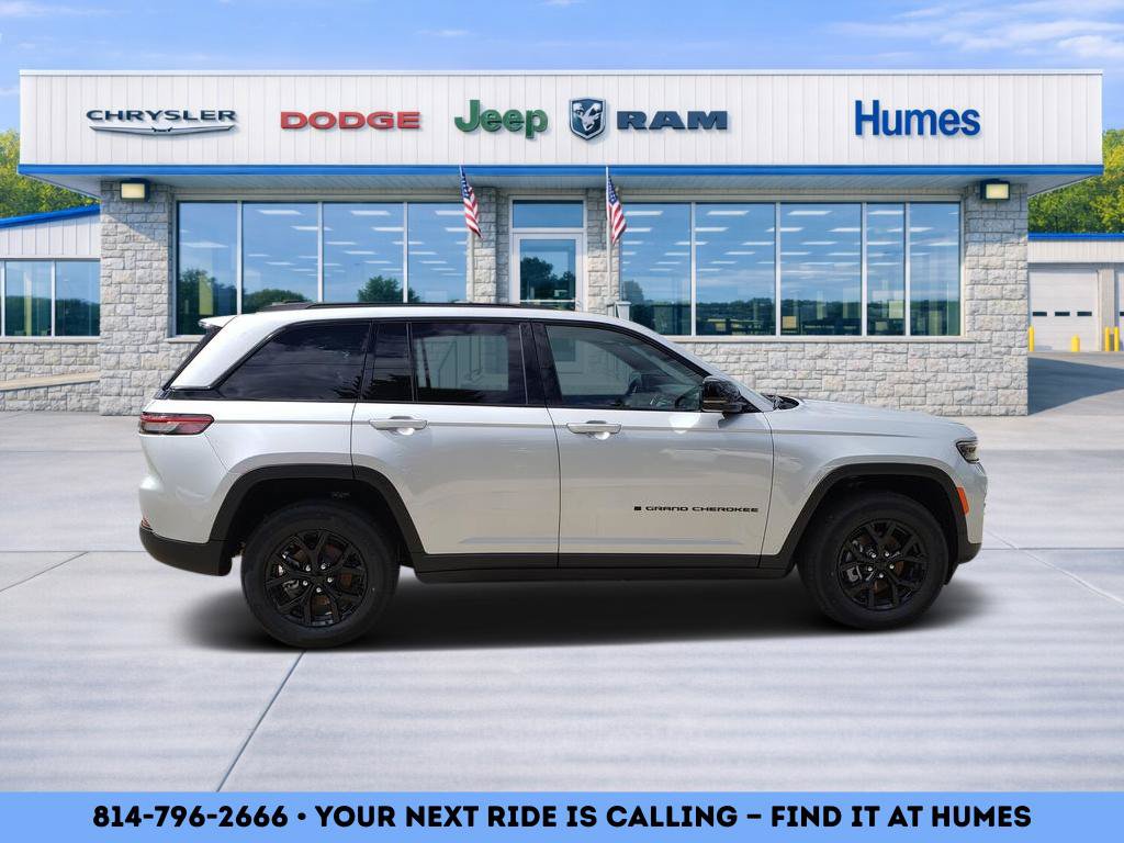 New 2025 Jeep Grand Cherokee 4WD image 2