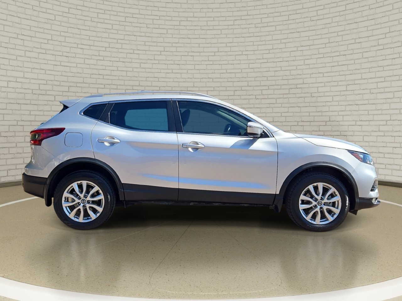 Used 2021 Nissan Rogue Sport SV FWD image 4
