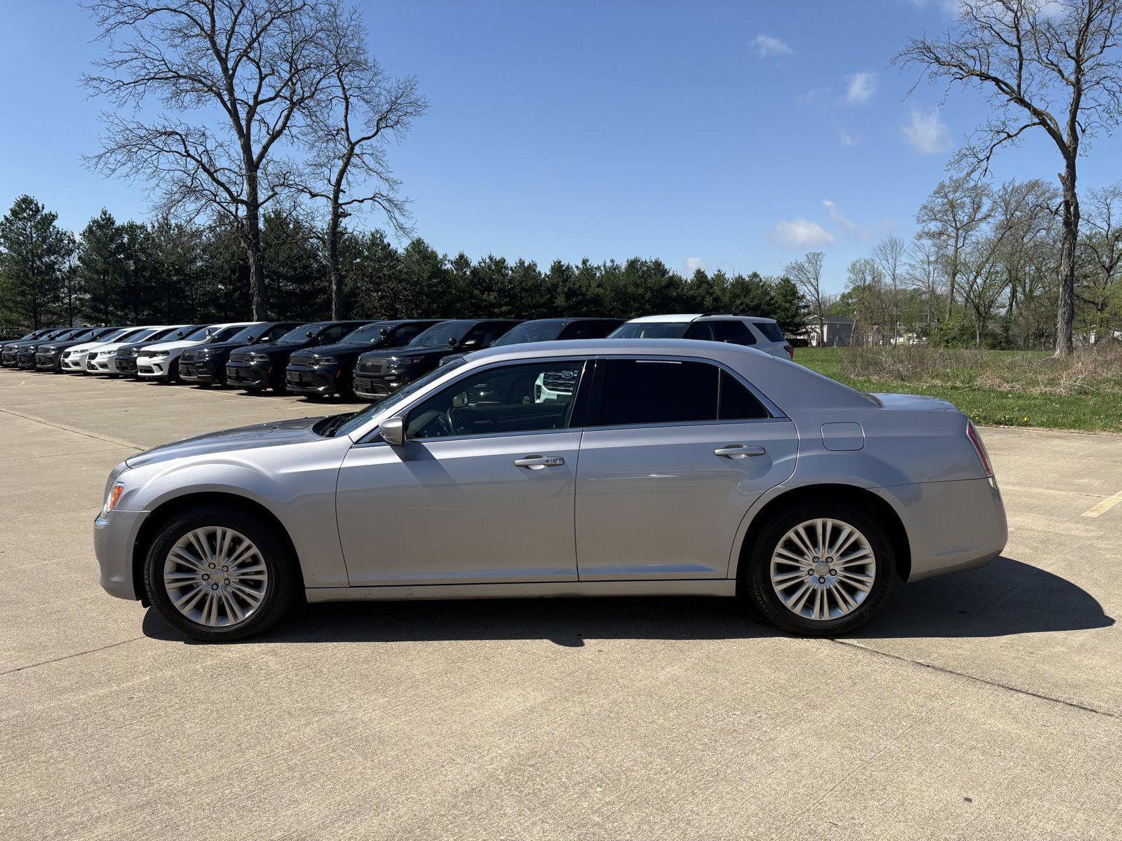 Used 2014 Chrysler 300 AWD w/ Driver Convenience Group image 20