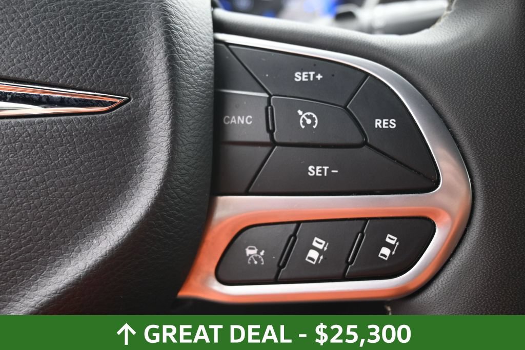 Used 2025 Chrysler Pacifica Select FWD image 26