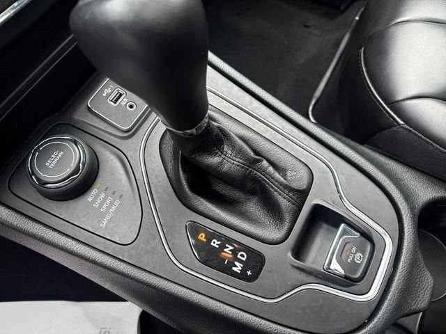 Used 2022 Jeep Cherokee Latitude w/ Sun & Sound Group AWD/4WD image 14