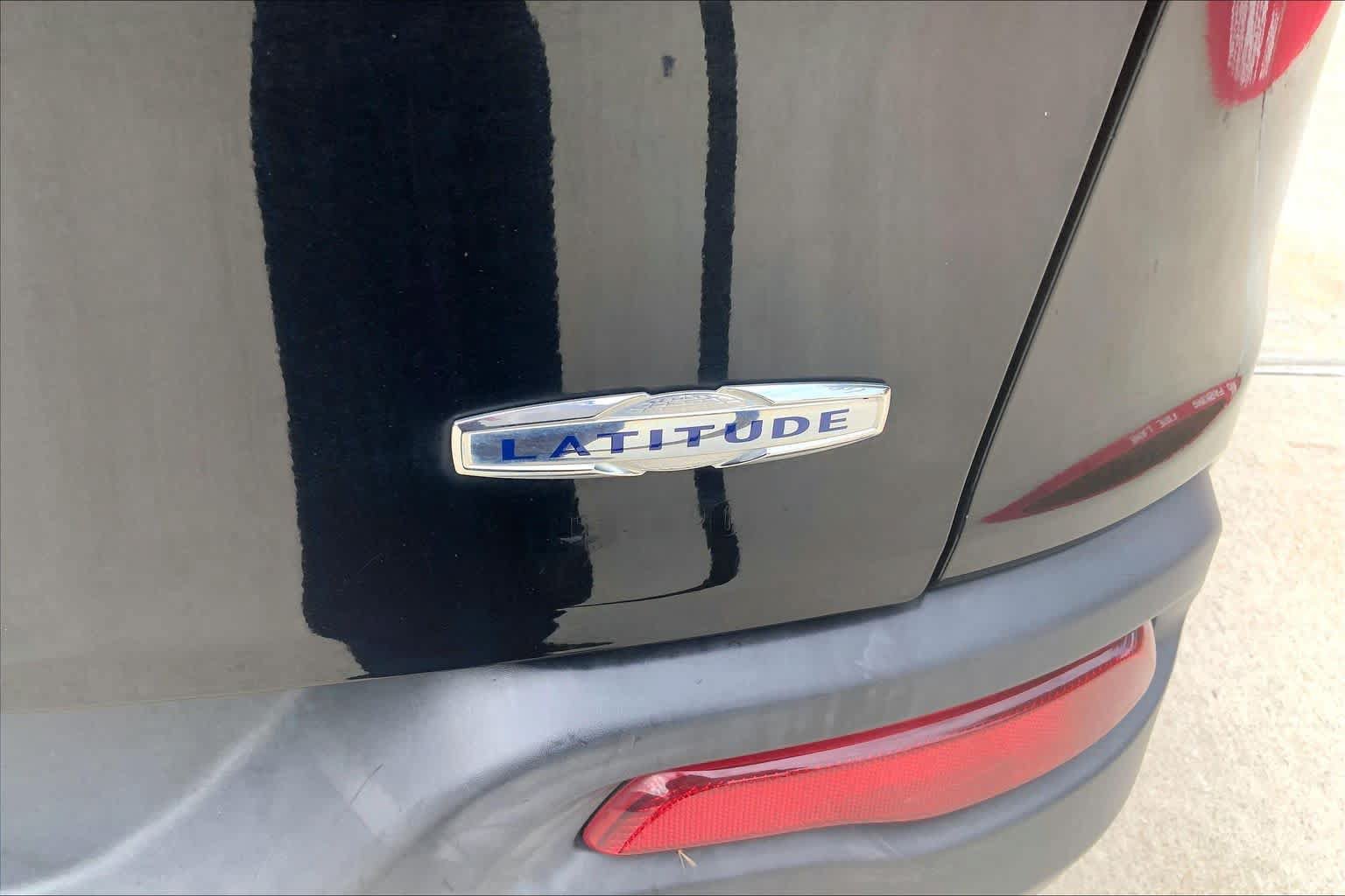 Used 2015 Jeep Cherokee Latitude w/ Comfort/Convenience Group FWD image 10