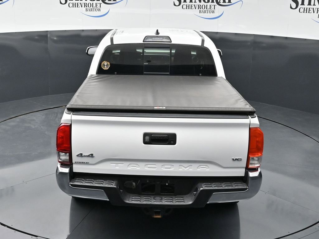 Used 2018 Toyota Tacoma SR5 AWD/4WD image 14