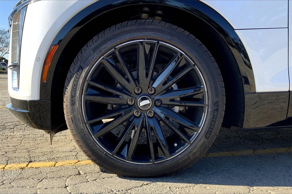 New 2025 Cadillac Lyriq Luxury image 13