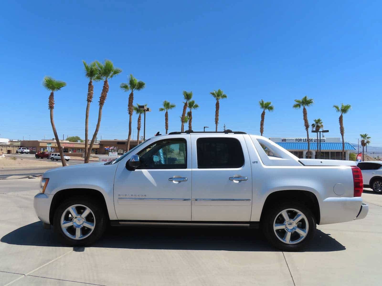 Used 2012 Chevrolet Avalanche LTZ AWD/4WD image 4