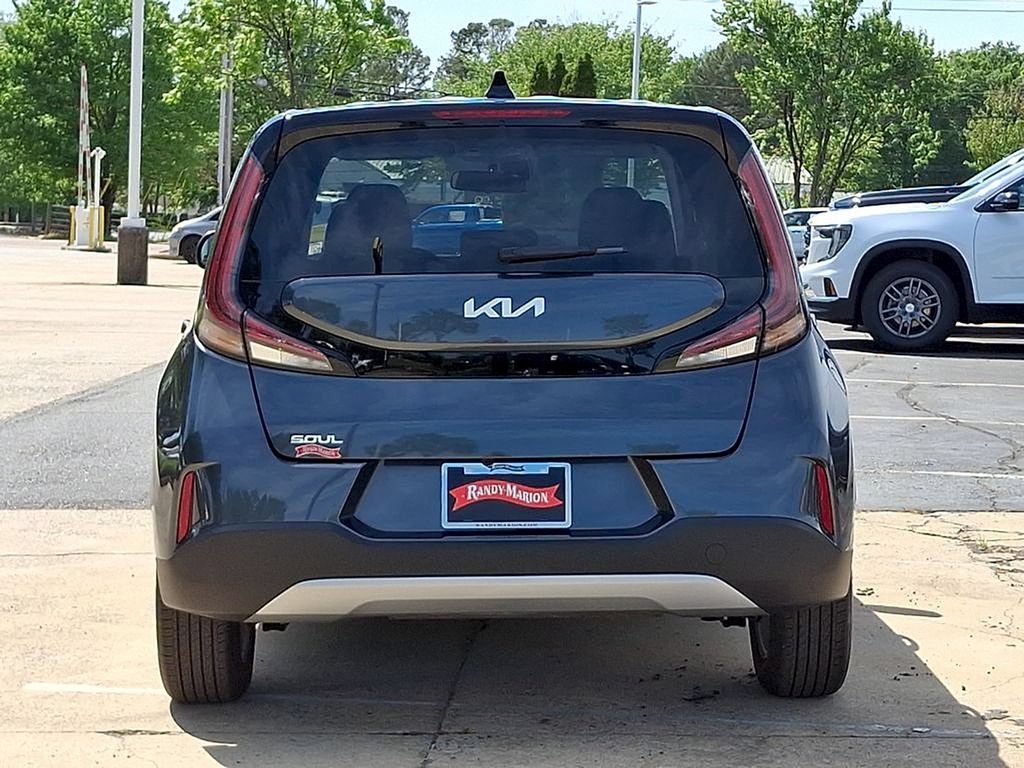 Used 2025 Kia Soul LX w/ LX Technology Package FWD image 5