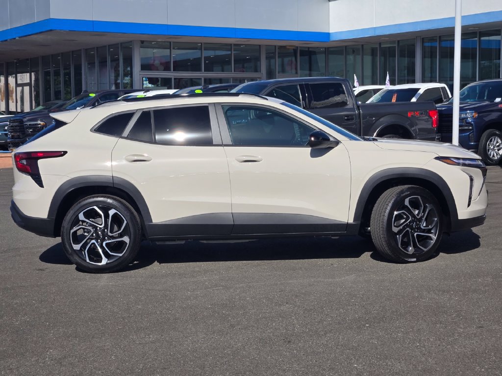 New 2026 Chevrolet Trax RS w/ Driver Confidence Package FWD image 3