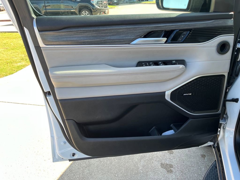 Used 2023 Jeep Wagoneer L Series II image 10