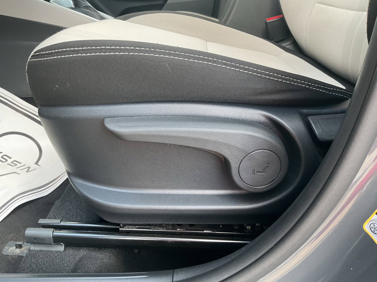 Used 2025 Hyundai Venue SEL FWD image 9