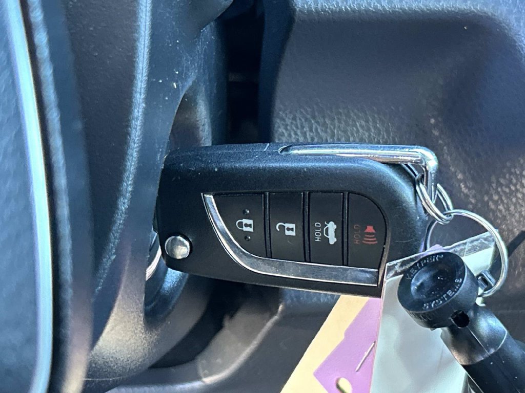 Used 2020 Toyota Camry SE FWD image 31