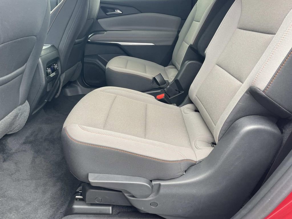 Used 2024 Chevrolet Traverse LT w/ Midnight/Sport Edition image 14