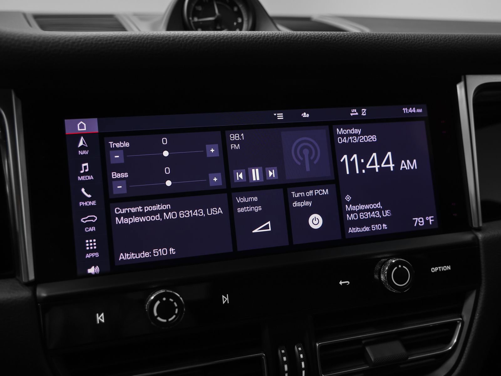 Certified 2023 Porsche Macan image 34