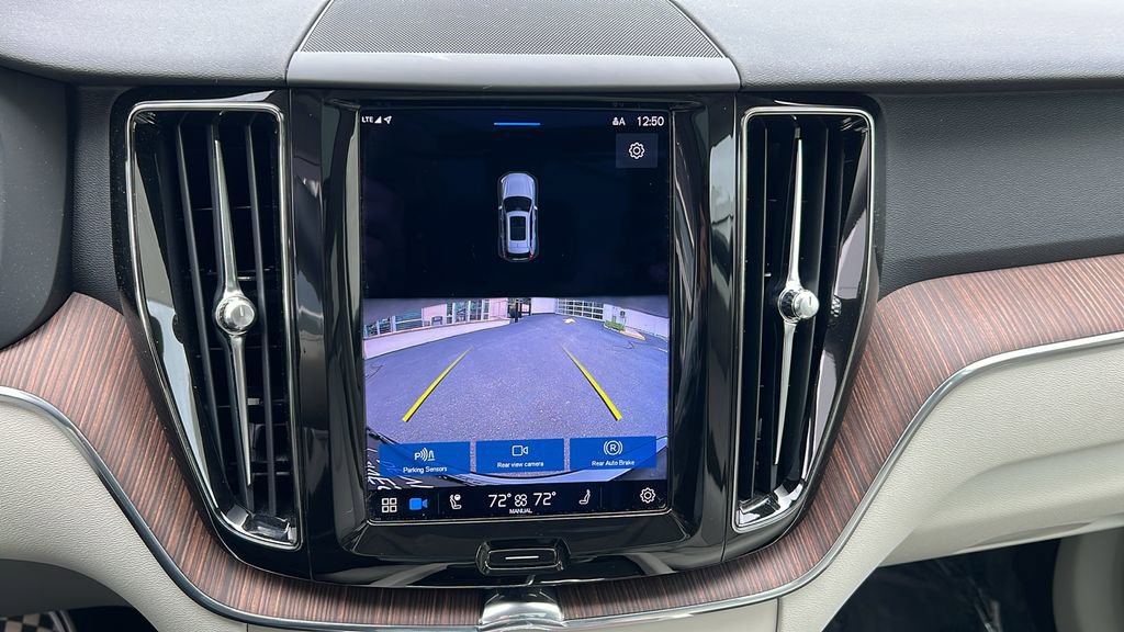 Used 2022 Volvo XC60 B5 Momentum w/ Climate Package image 32