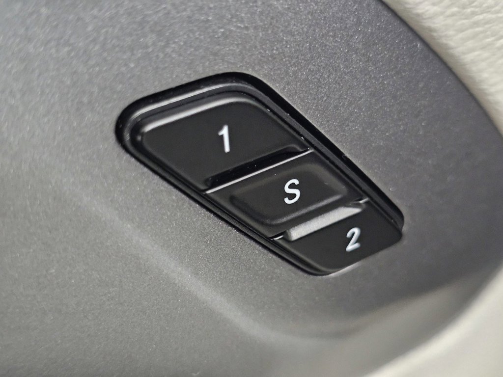 Used 2024 Chrysler Pacifica Touring-L FWD image 28