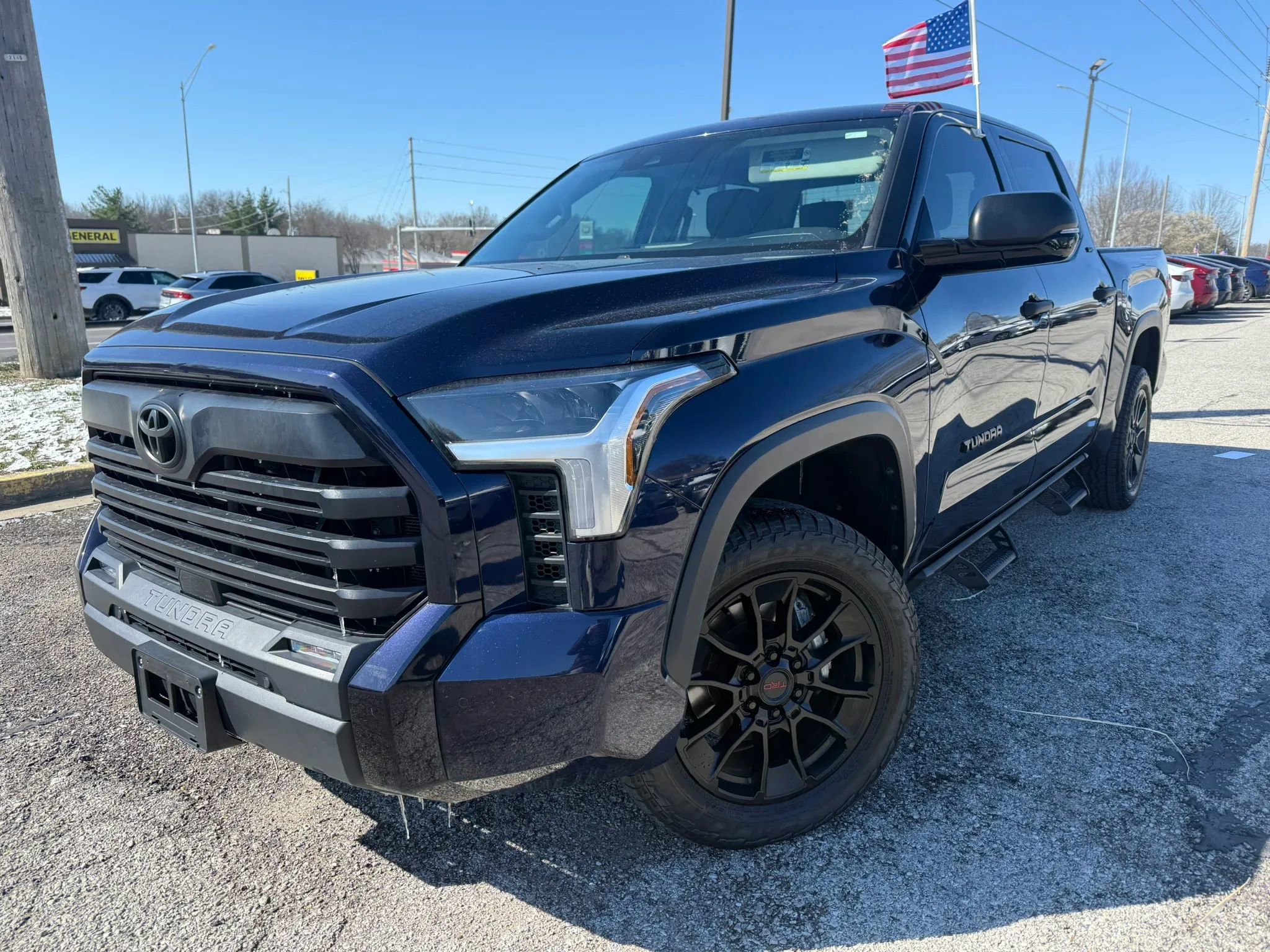 Used 2022 Toyota Tundra SR5 w/ SR5 Convenience Package image 25