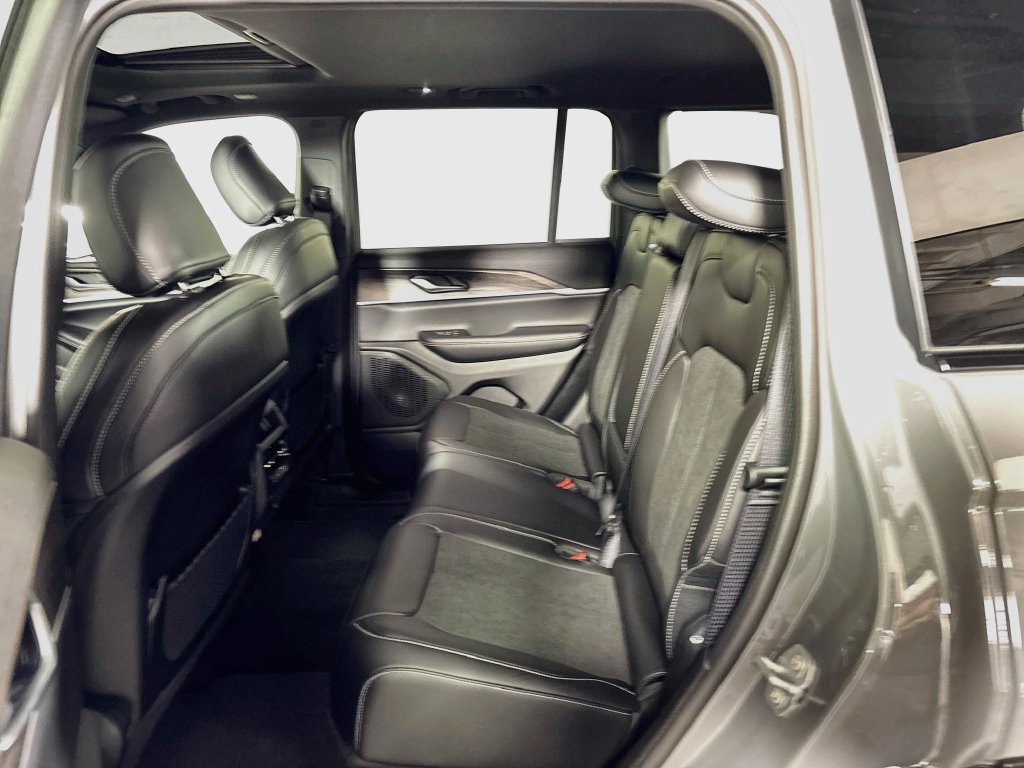 New 2027 Jeep Grand Cherokee Altitude AWD/4WD image 21