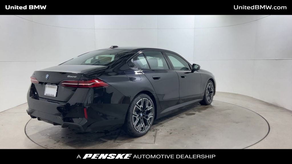New 2026 BMW 550e xDrive w/ Premium Package image 8