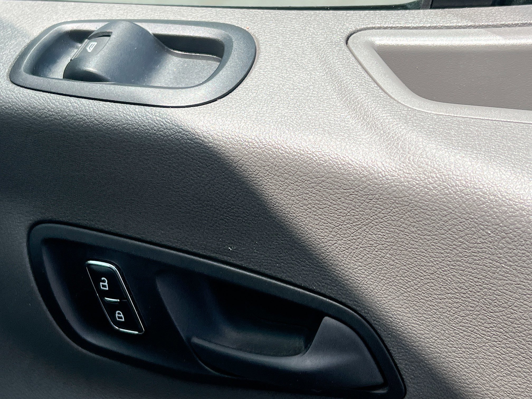 Used 2024 Ford Transit 350 XLT image 31