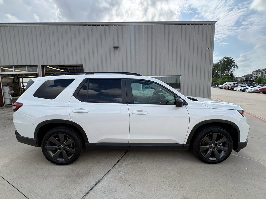 Certified 2025 Honda Pilot Sport image 9