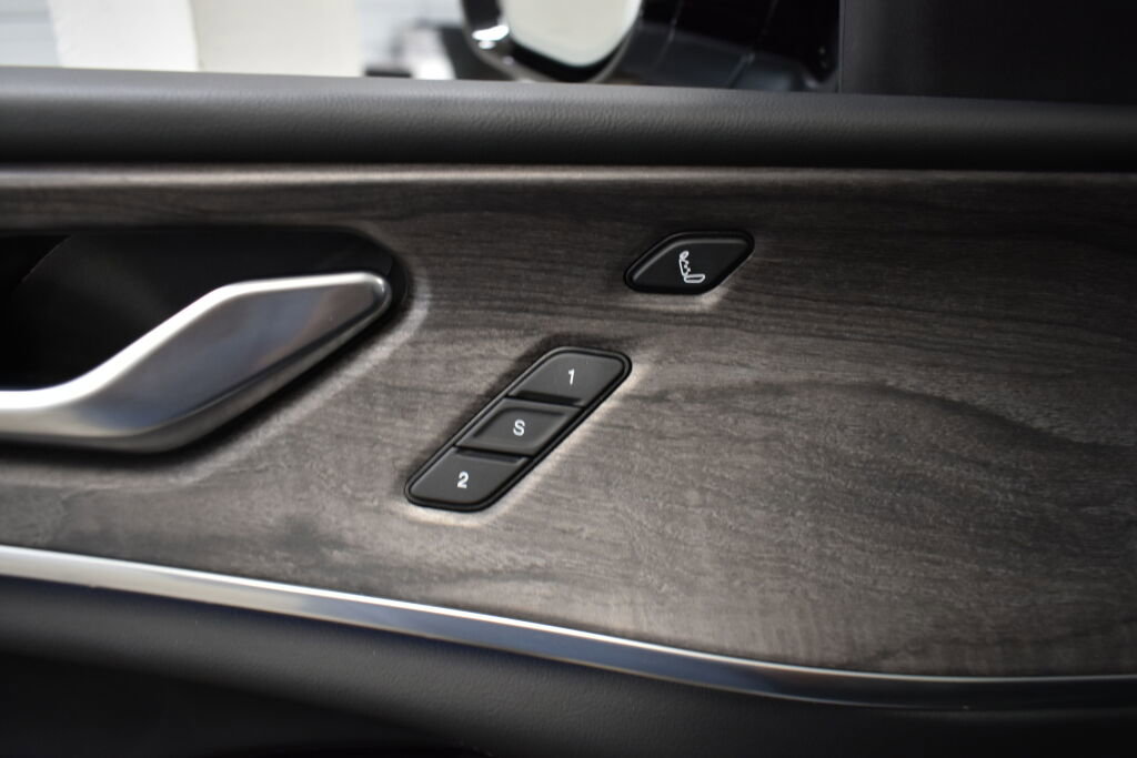 Used 2021 Jeep Grand Cherokee L Overland w/ Luxury Tech Group IV image 7
