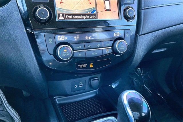 Used 2018 Nissan Rogue SV w/ Premium Package image 15