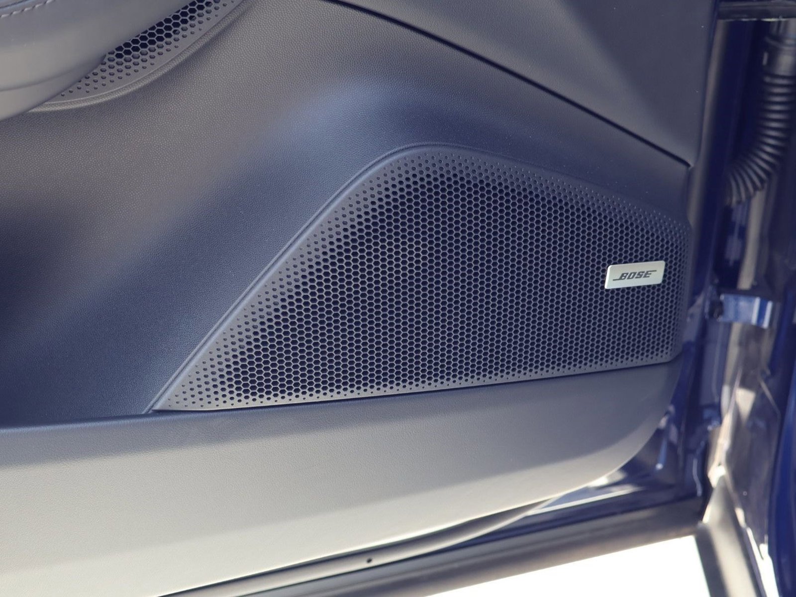 New 2025 Porsche Macan 4S Electric AWD/4WD image 14