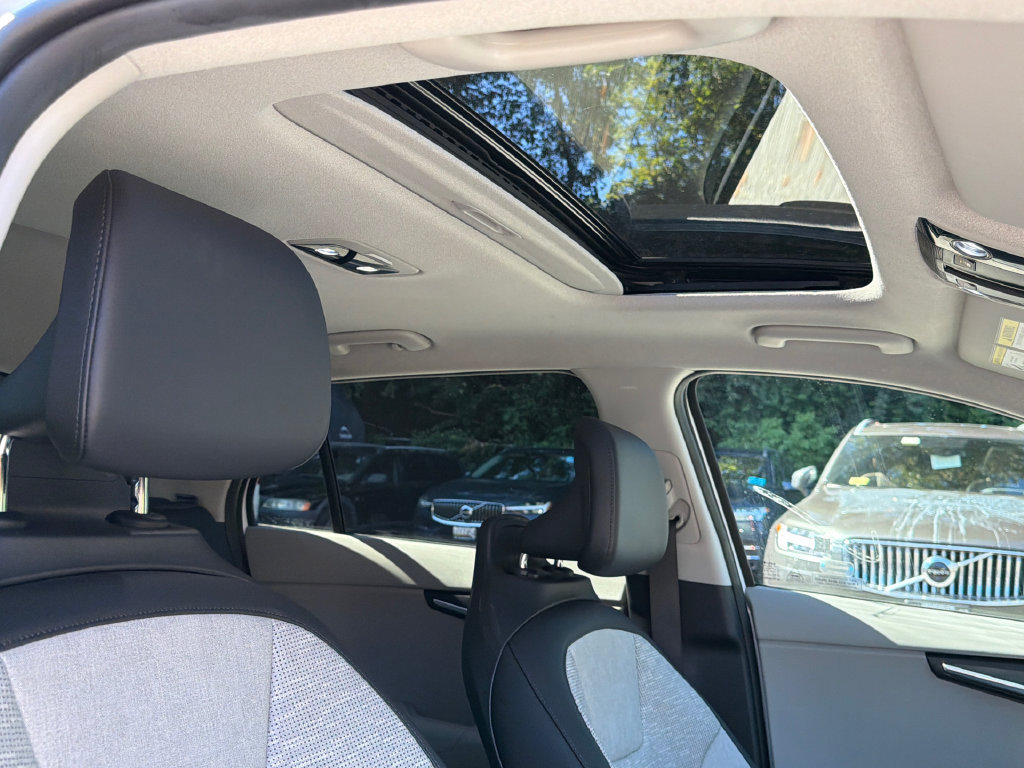 Used 2024 Kia Niro Wave w/ Wave Preserve Package FWD image 12