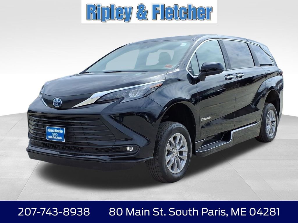 Used 2025 Toyota Sienna XLE