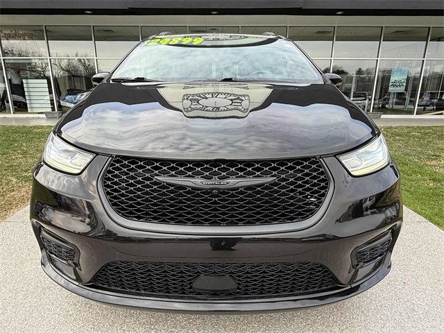 Used 2021 Chrysler Pacifica Touring w/ Uconnect Theater Family Group image 22