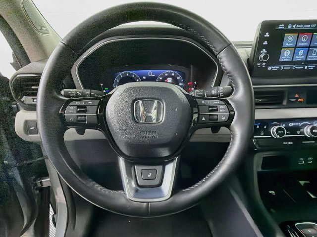 Used 2025 Honda Pilot Elite image 15