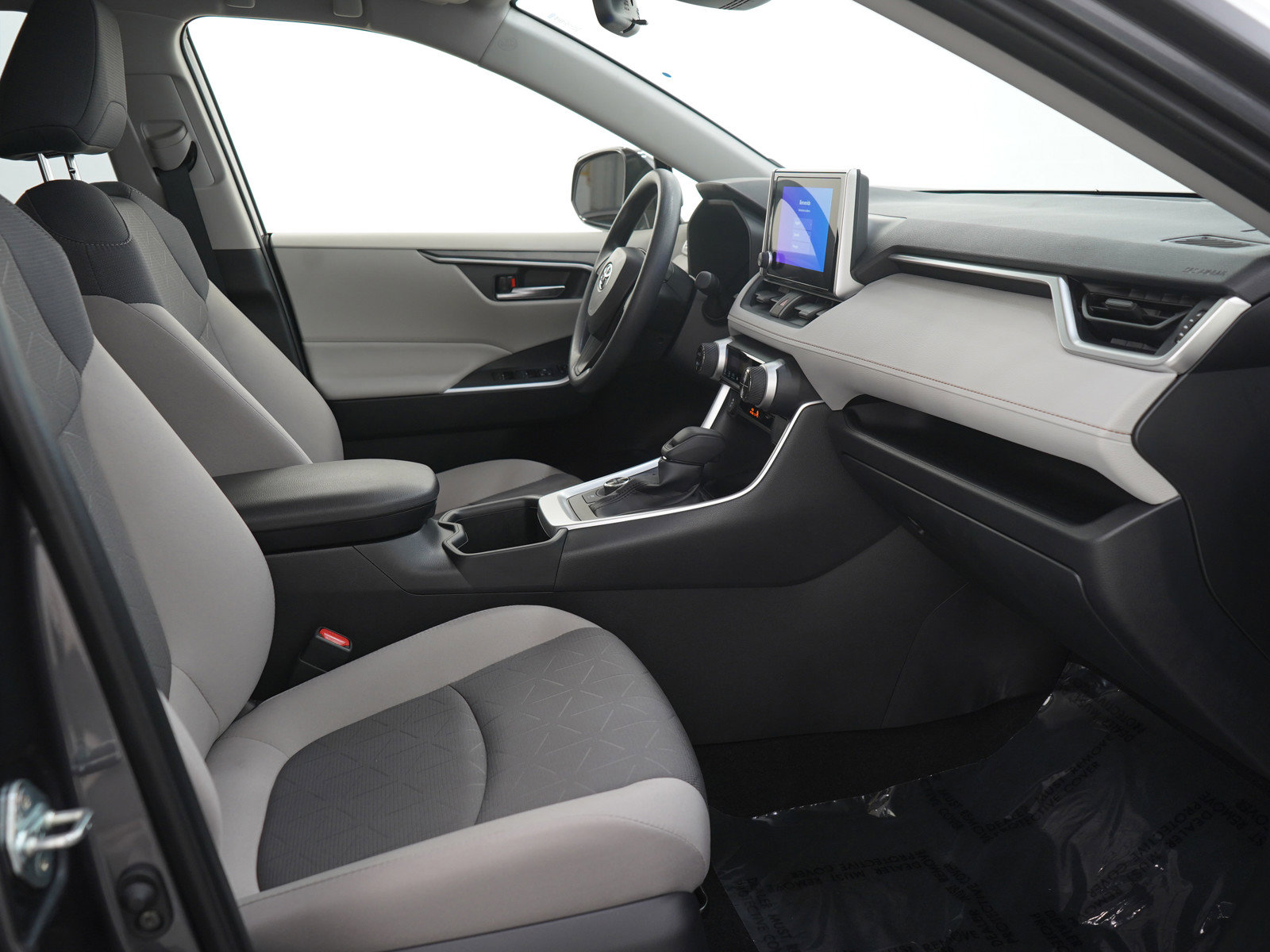 Used 2025 Toyota RAV4 XLE AWD/4WD image 12