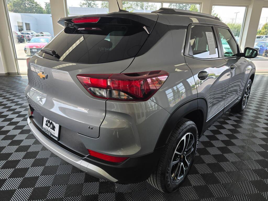 Used 2025 Chevrolet TrailBlazer LT AWD/4WD image 3