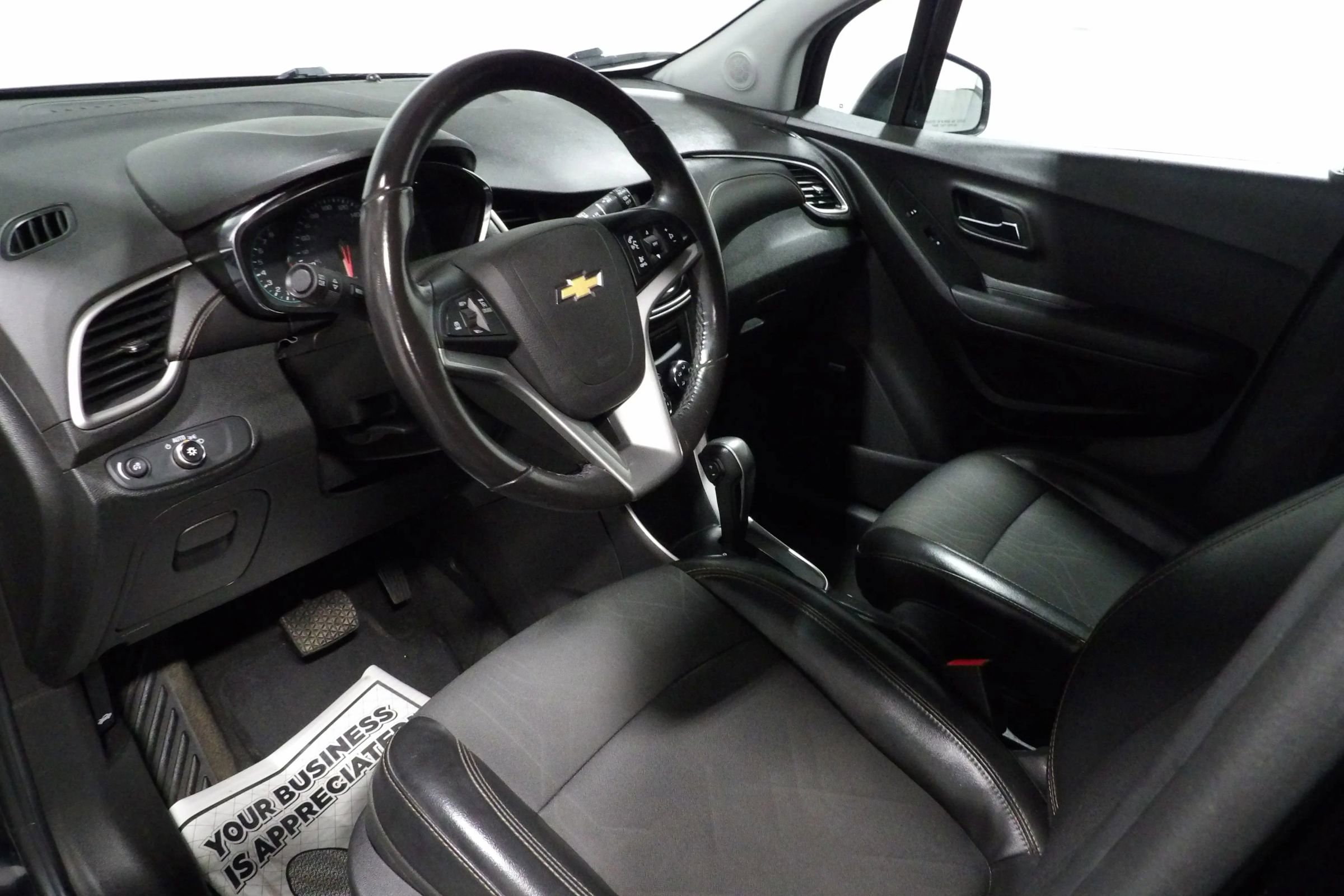 Used 2019 Chevrolet Trax LT w/ Sun & Sound Package AWD/4WD image 9