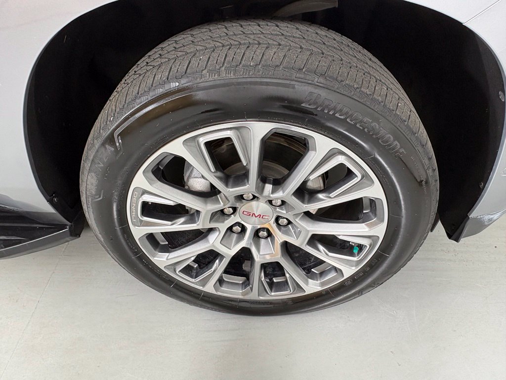 Used 2025 GMC Yukon XL Denali AWD/4WD image 13