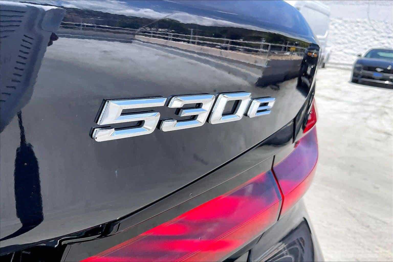 Used 2023 BMW 530e w/ M Sport Package RWD image 7