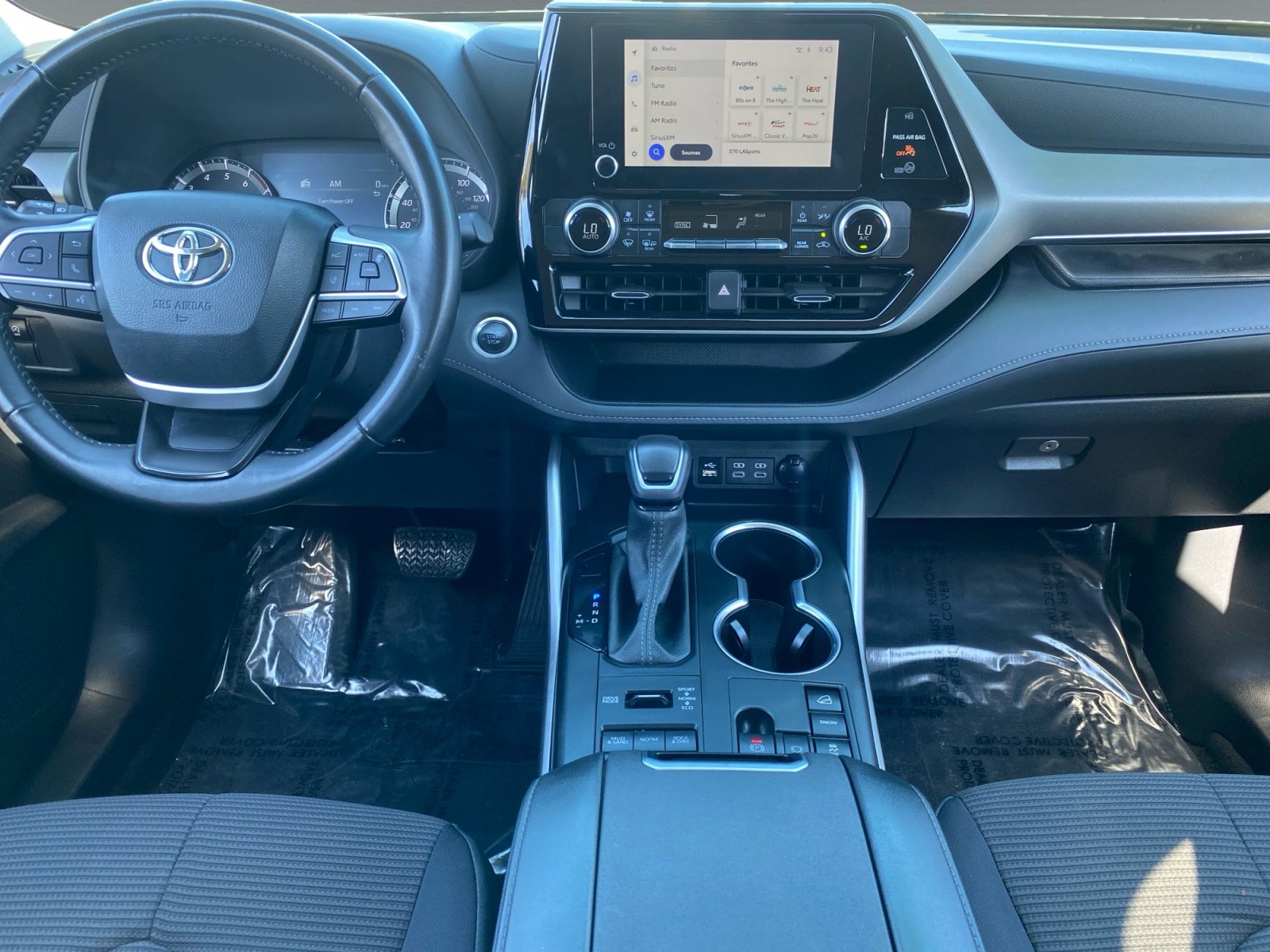 Used 2024 Toyota Highlander LE AWD/4WD image 11