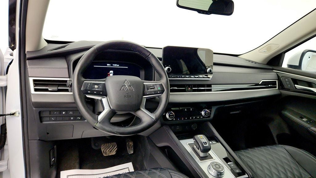 Used 2023 Mitsubishi Outlander SEL 40th Anniversary AWD/4WD image 13
