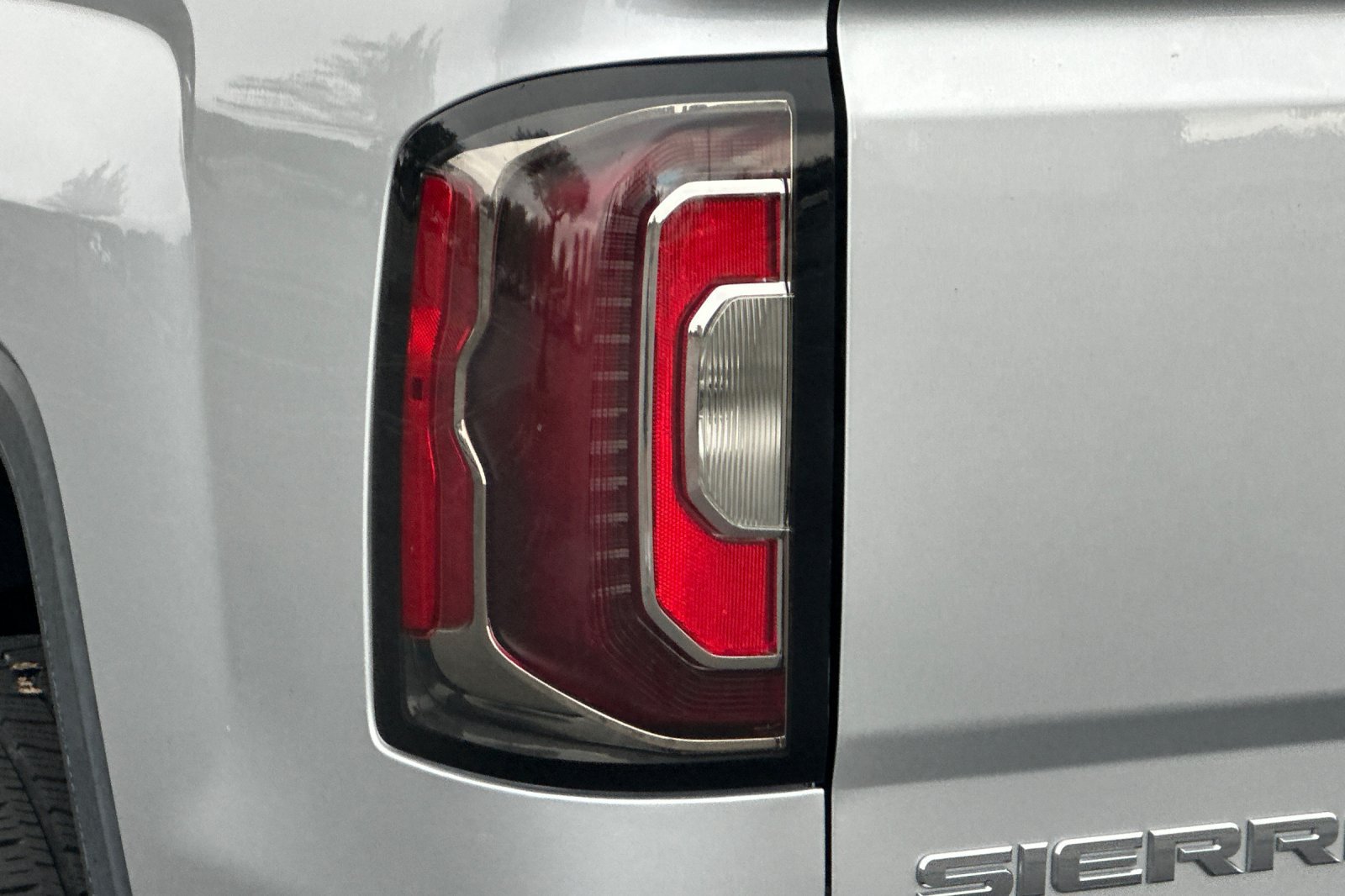 Used 2018 GMC Sierra 1500 SLT AWD/4WD image 45