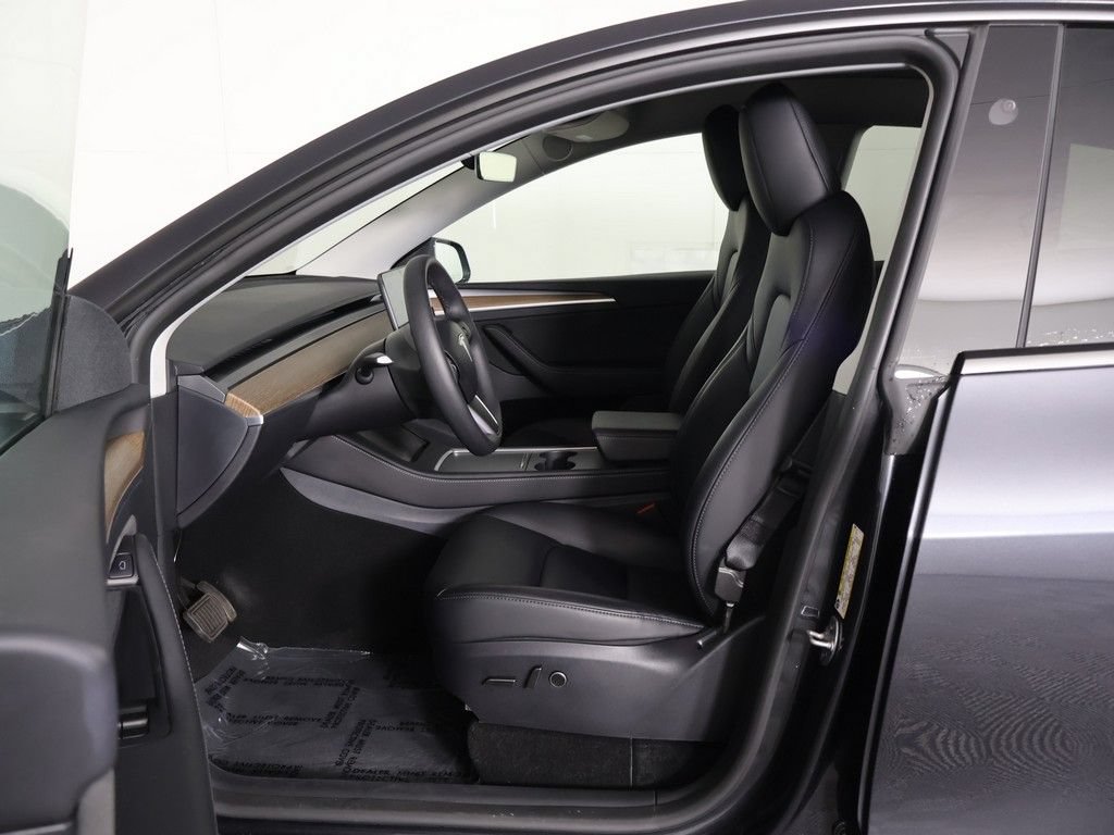 Used 2025 Tesla Model Y Long Range AWD/4WD image 32