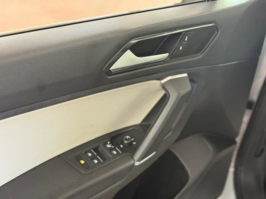 Used 2018 Volkswagen Tiguan SE w/ Panoramic Sunroof Package AWD/4WD image 28