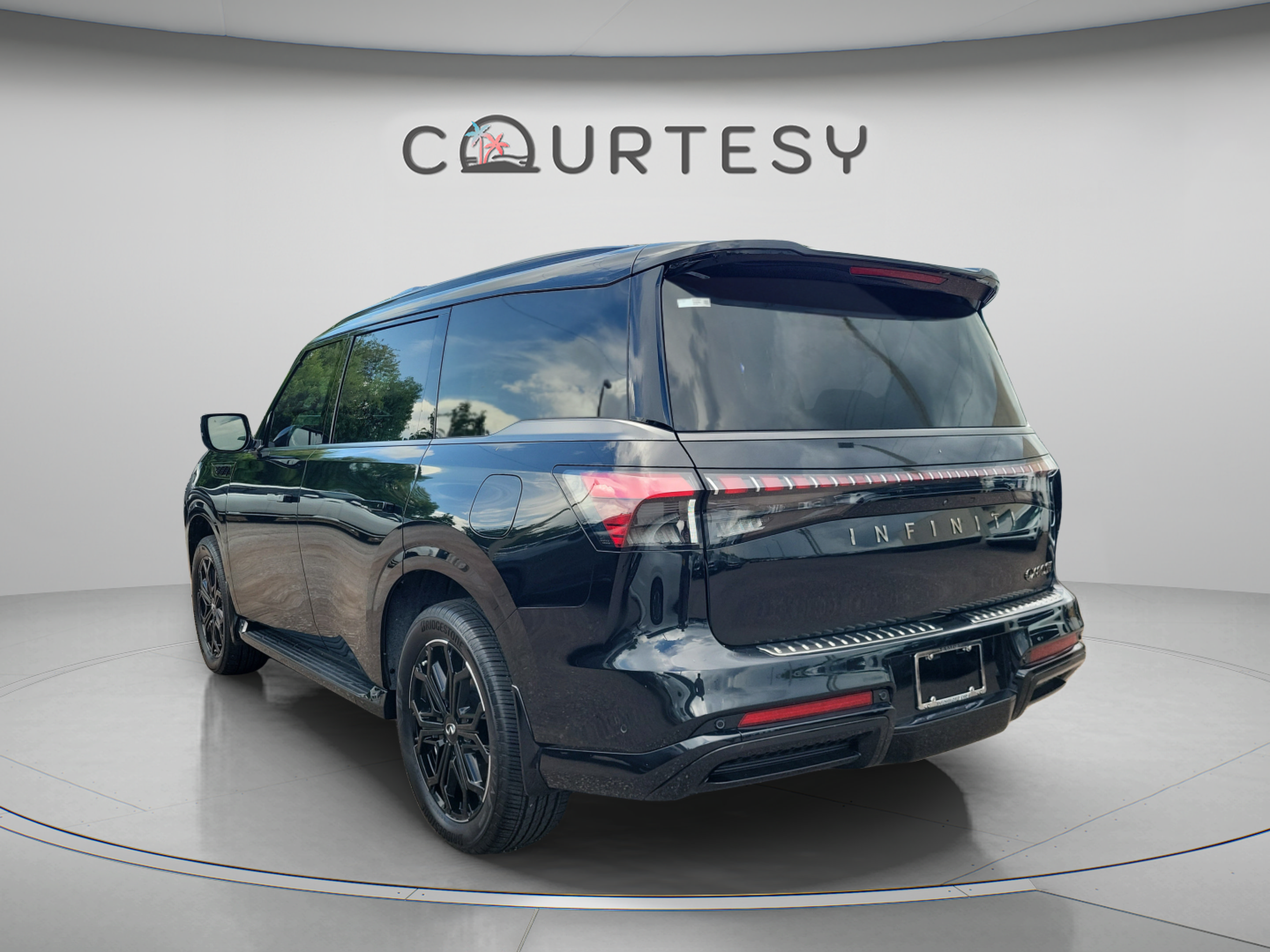 Certified 2026 INFINITI QX80 4WD w/ Sport Exterior Package image 3