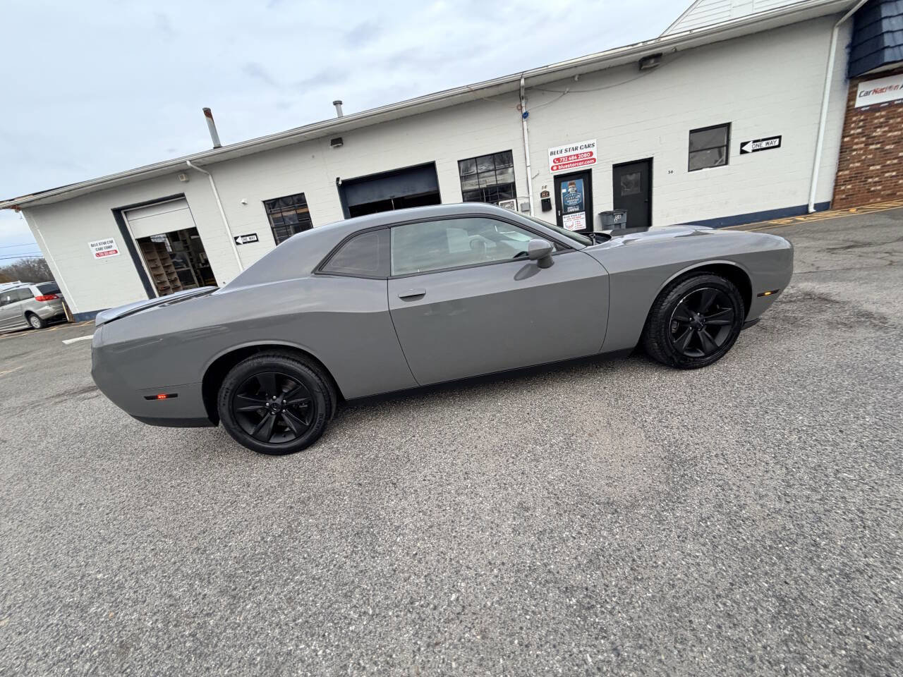 Used 2019 Dodge Challenger SXT image 7