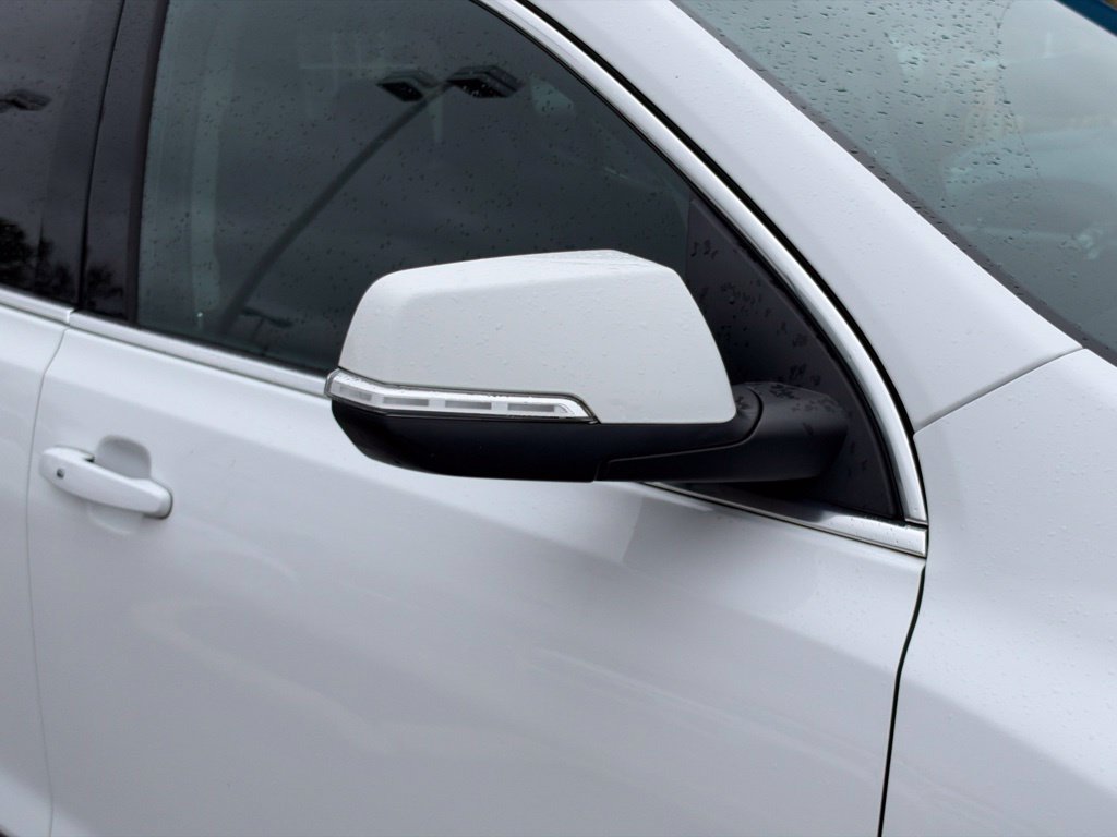 Certified 2023 GMC Acadia SLE w/ Driver Convenience Package FWD image 2