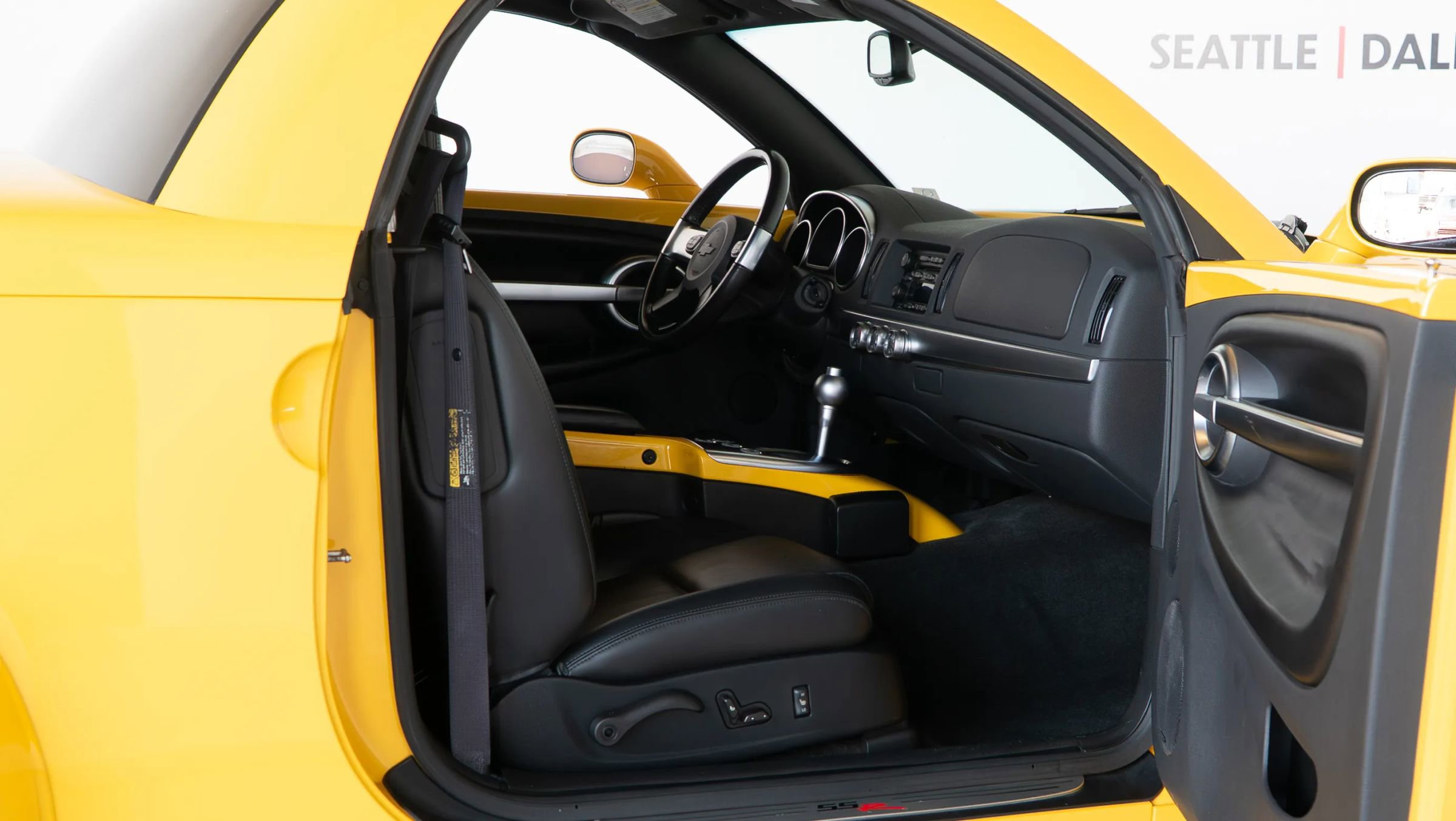 Used 2006 Chevrolet SSR w/ Preferred Equipment Group RWD image 54