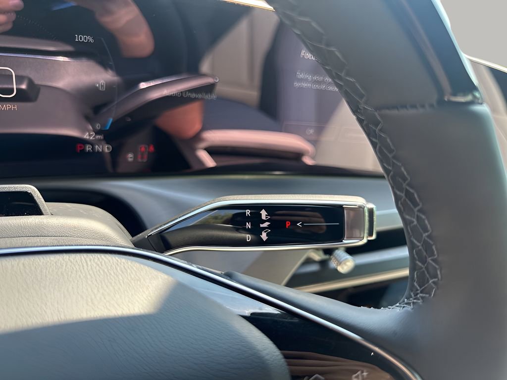 New 2026 Cadillac Vistiq Luxury image 37