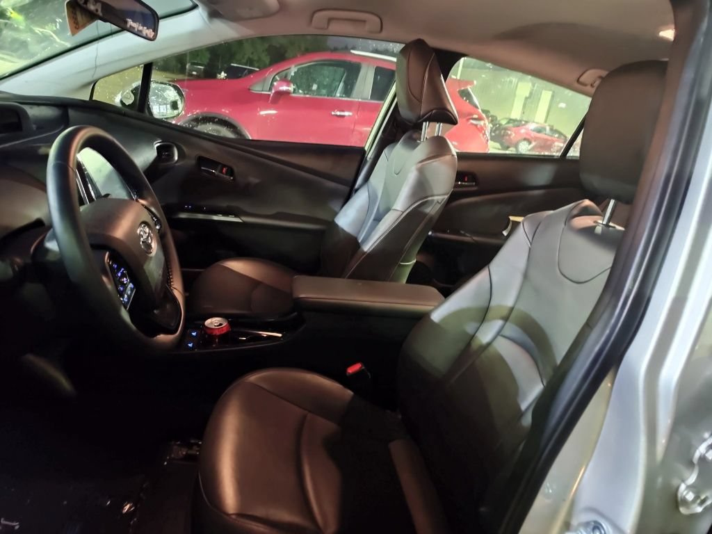 Used 2021 Toyota Prius Prime XLE FWD image 6