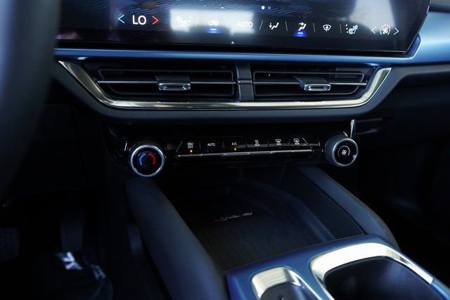 New 2025 Chevrolet Equinox EV LT image 19