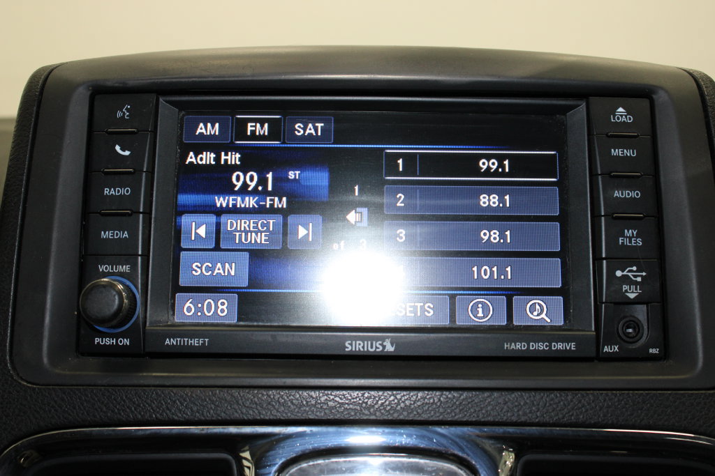Used 2014 Chrysler Town & Country Touring FWD image 15