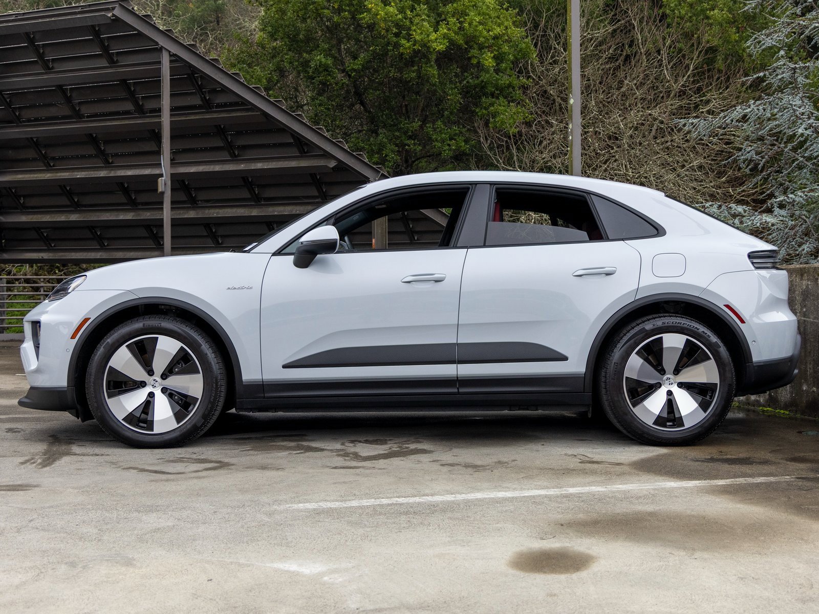 Certified 2024 Porsche Macan 4 Electric image 2
